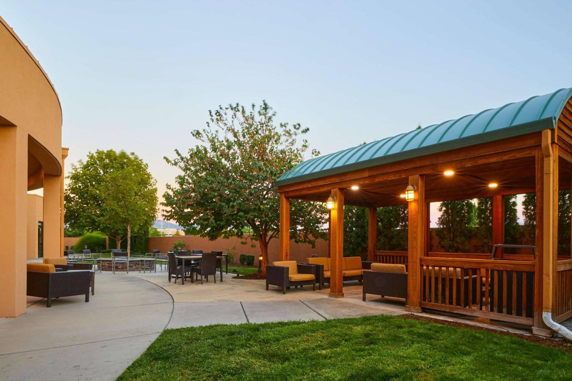 Hotel Courtyard Medford Airport Esterno foto