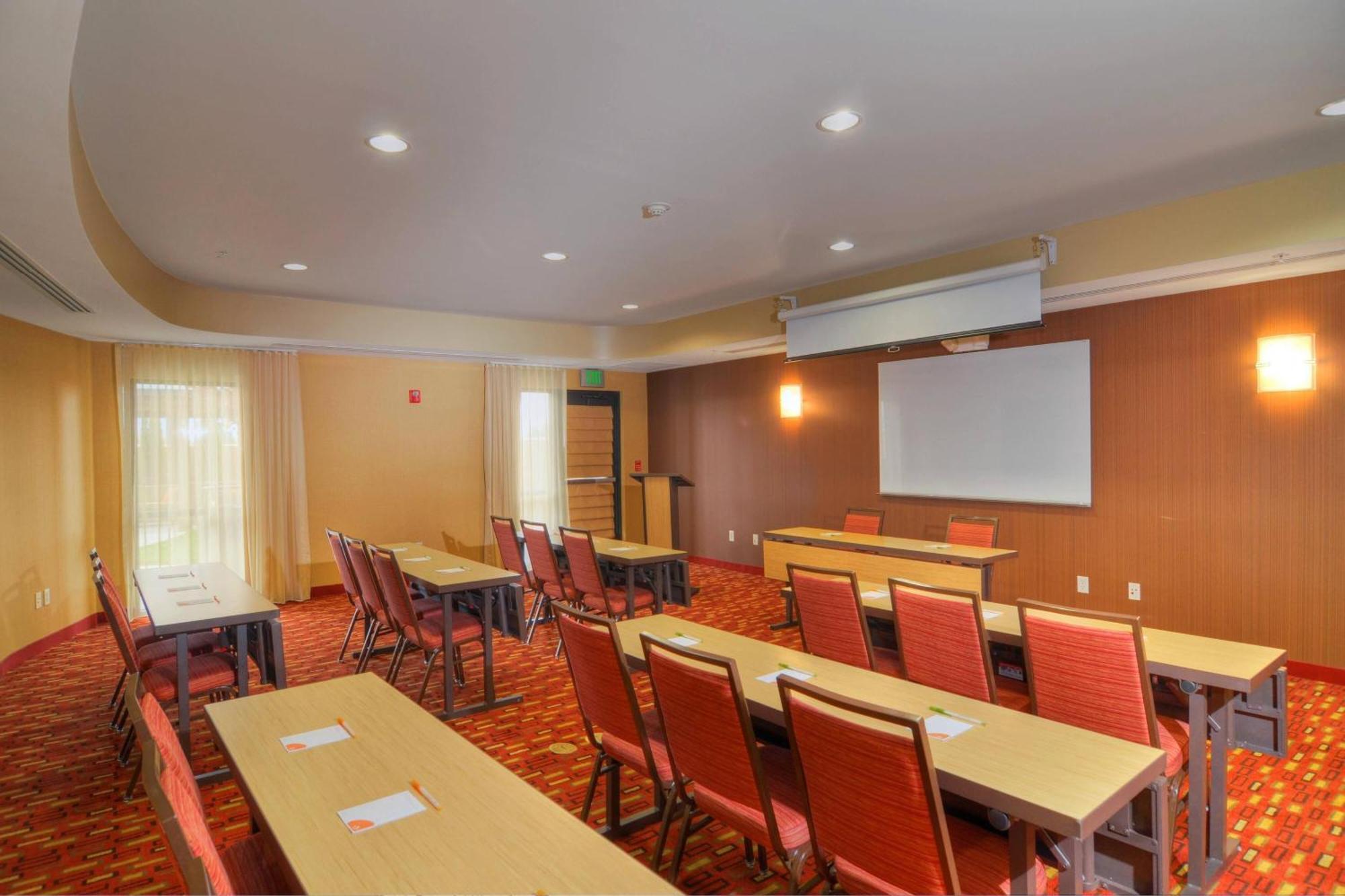 Hotel Courtyard Medford Airport Esterno foto