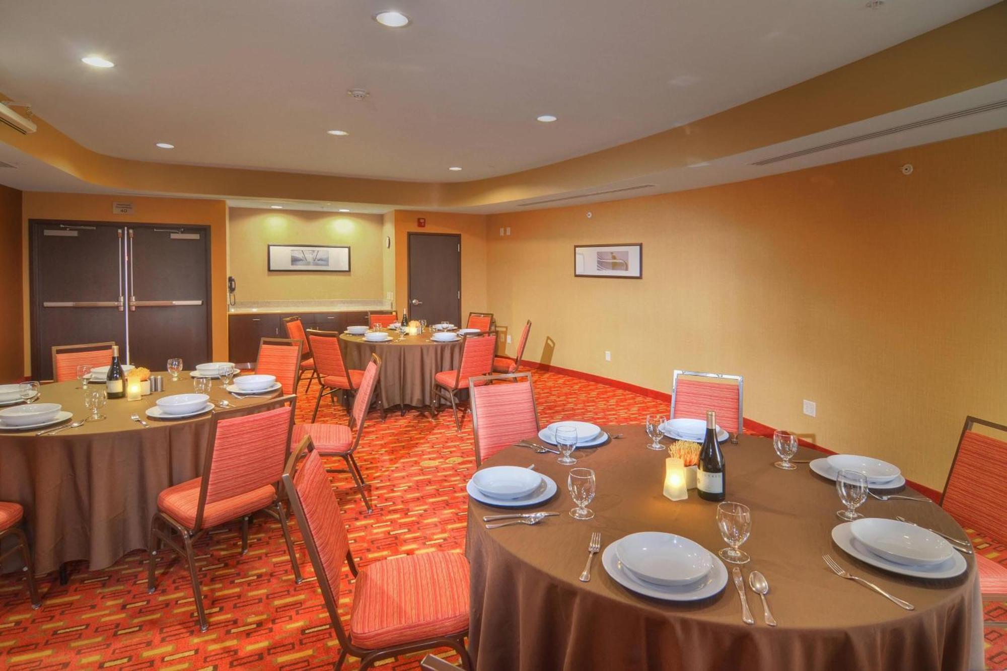 Hotel Courtyard Medford Airport Esterno foto
